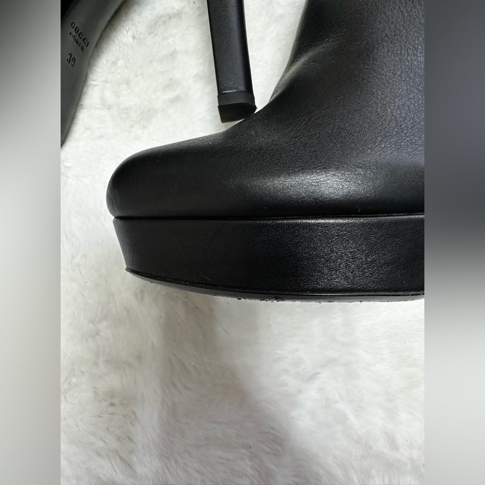 Gucci Black Heeled Boots with Knit Cuff - Picture 4 of 16